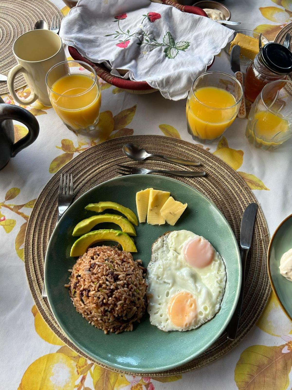 Casa Monte Armadillo Poas Eksteriør bilde